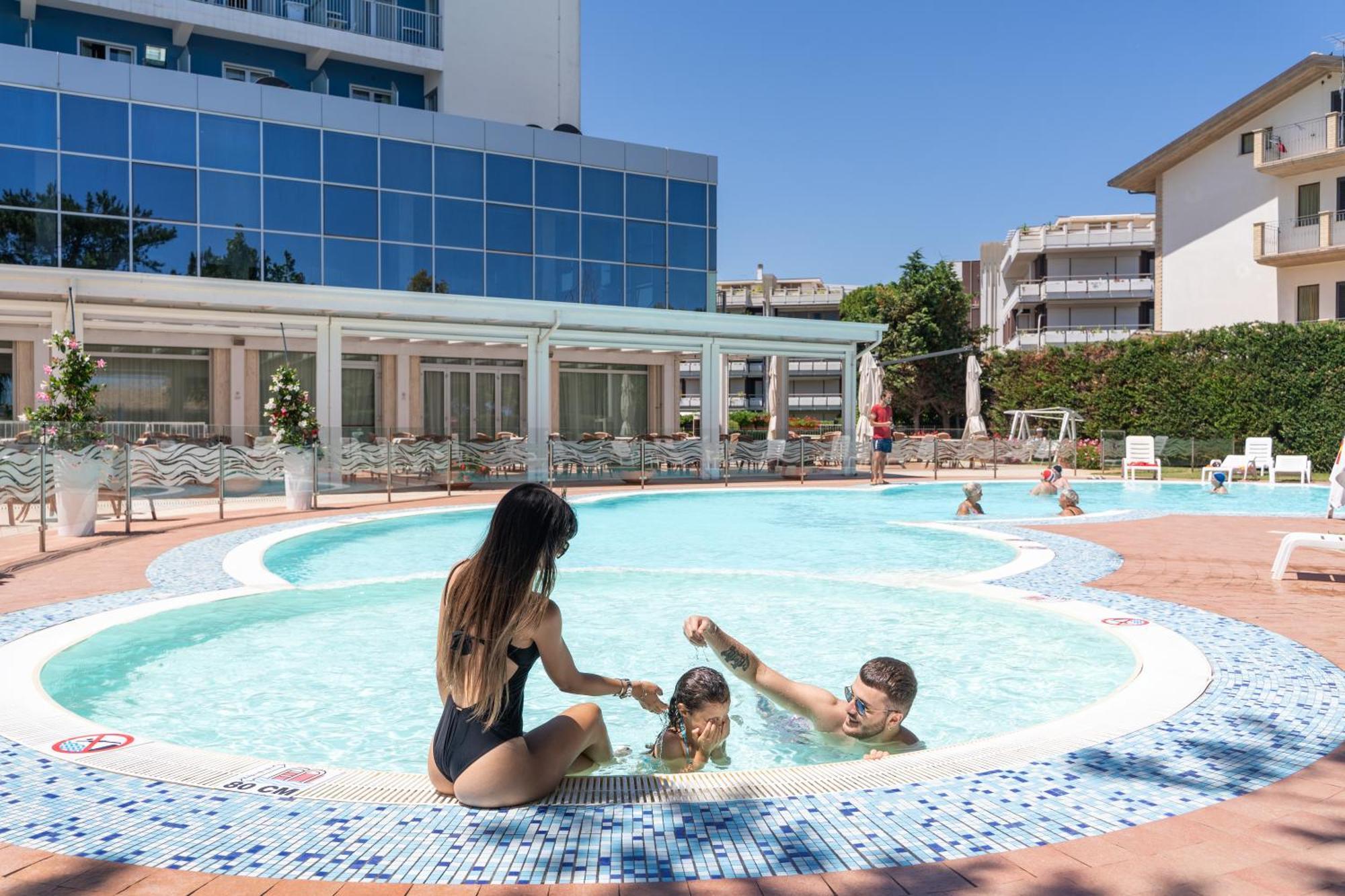 Hermitage Hotel Silvi Marina Exterior photo
