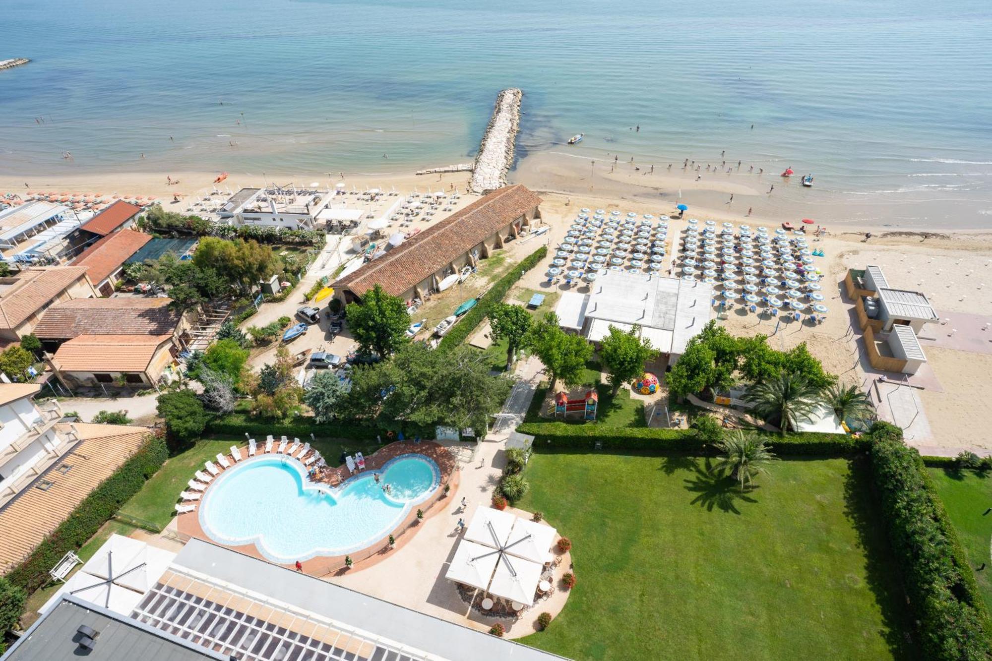 Hermitage Hotel Silvi Marina Exterior photo