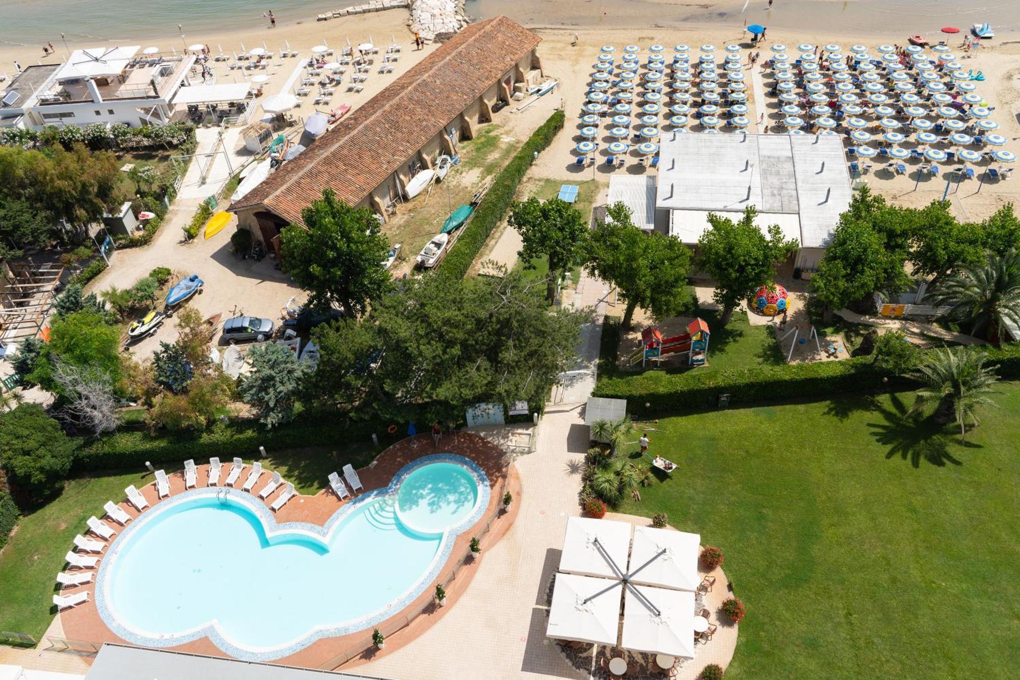 Hermitage Hotel Silvi Marina Exterior photo