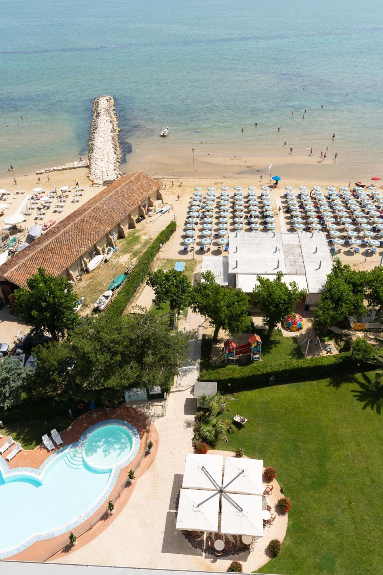 Hermitage Hotel Silvi Marina Exterior photo