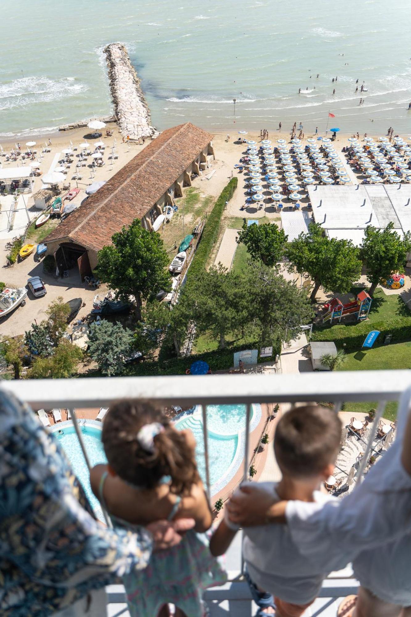 Hermitage Hotel Silvi Marina Exterior photo