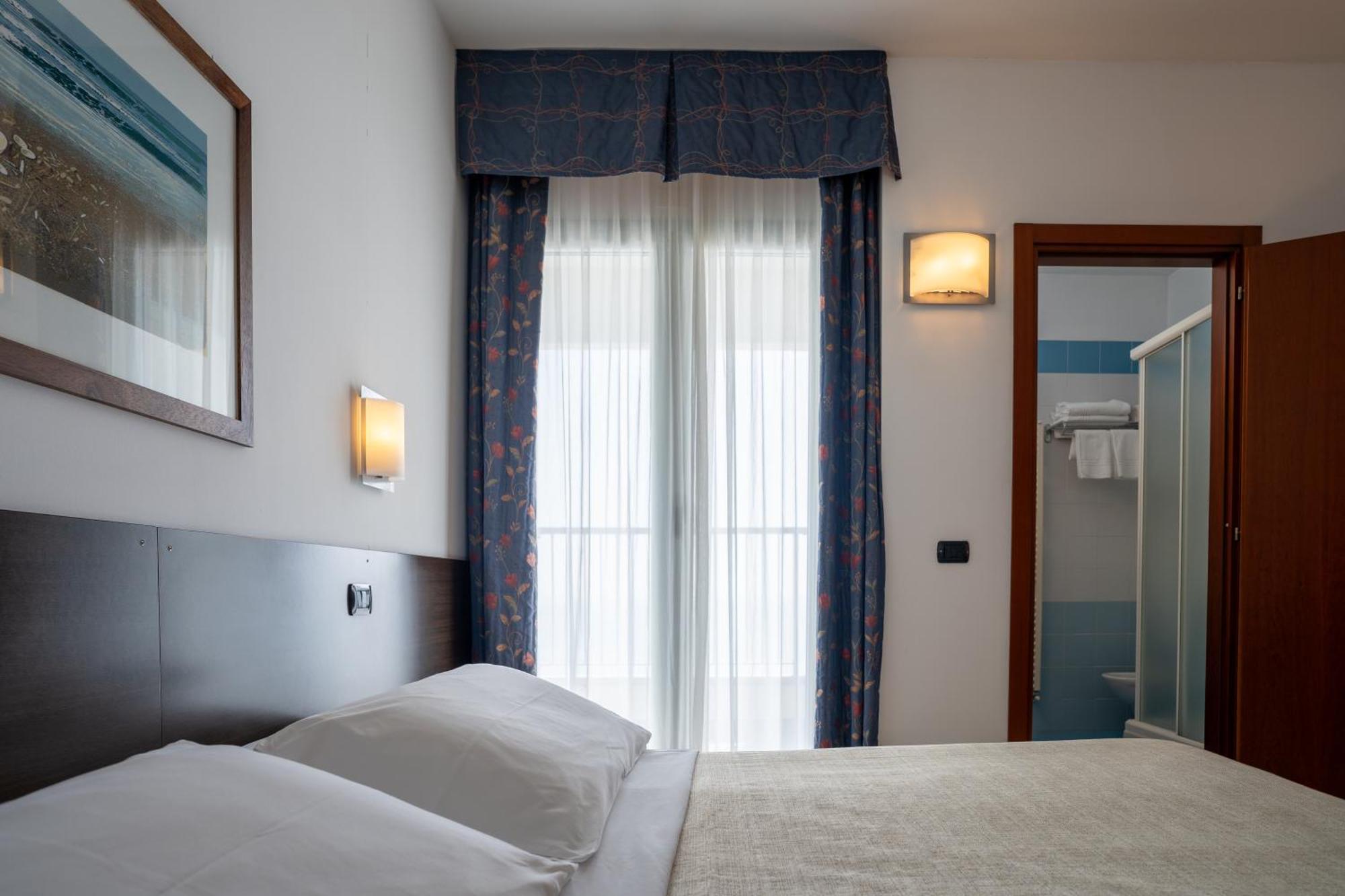 Hermitage Hotel Silvi Marina Exterior photo