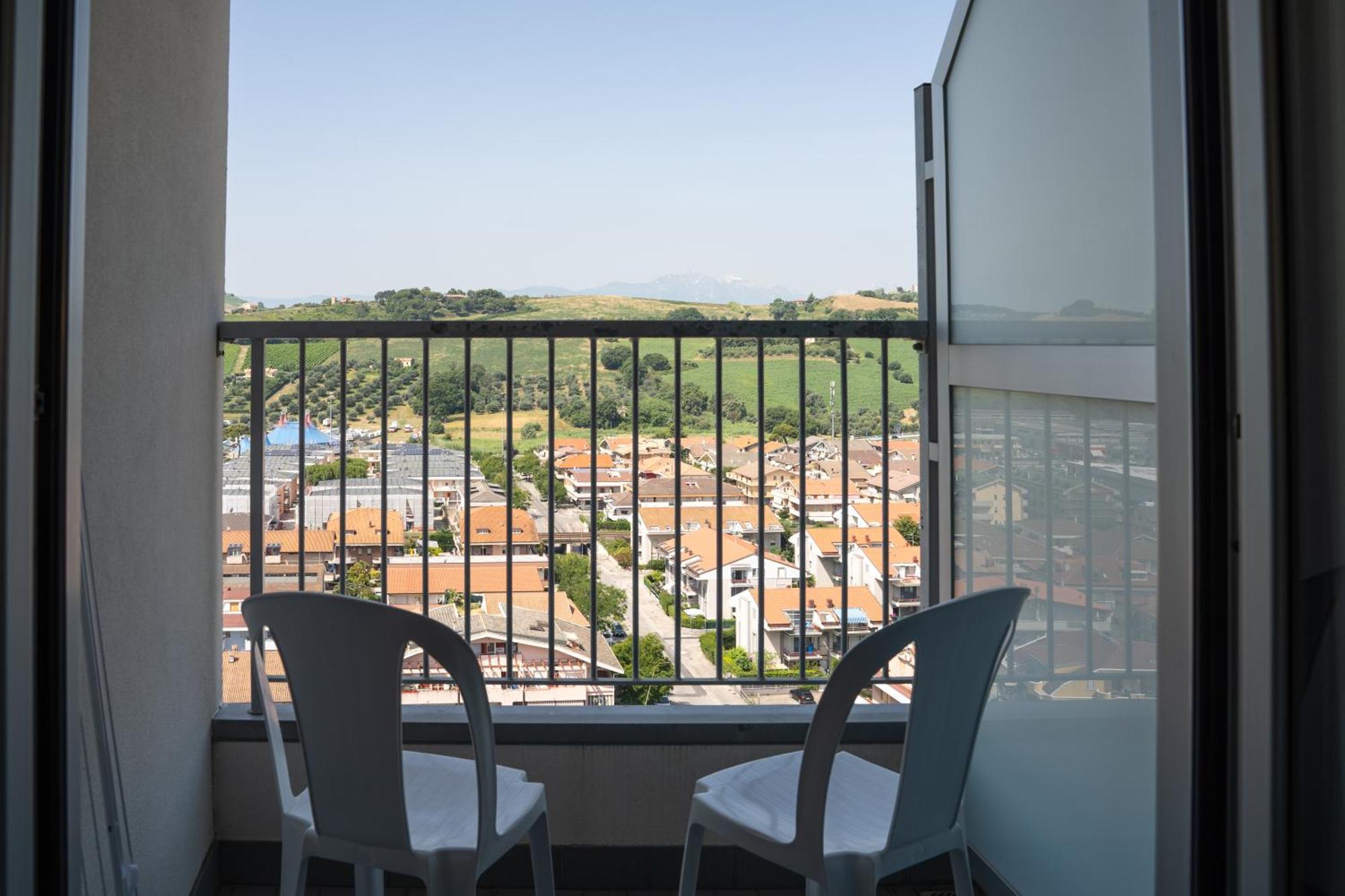 Hermitage Hotel Silvi Marina Exterior photo