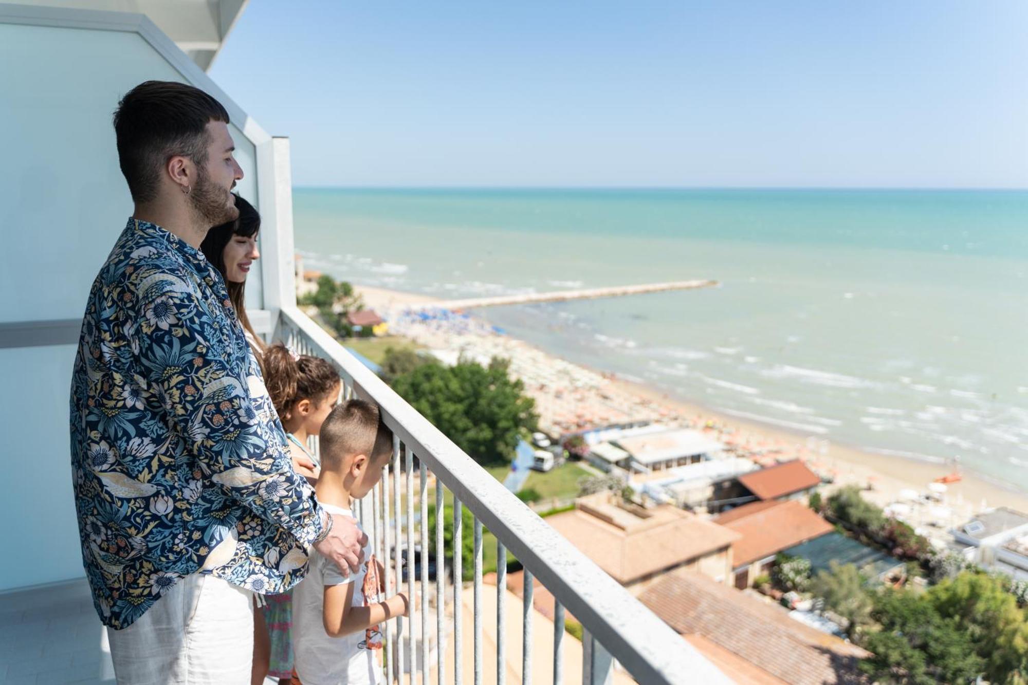 Hermitage Hotel Silvi Marina Exterior photo