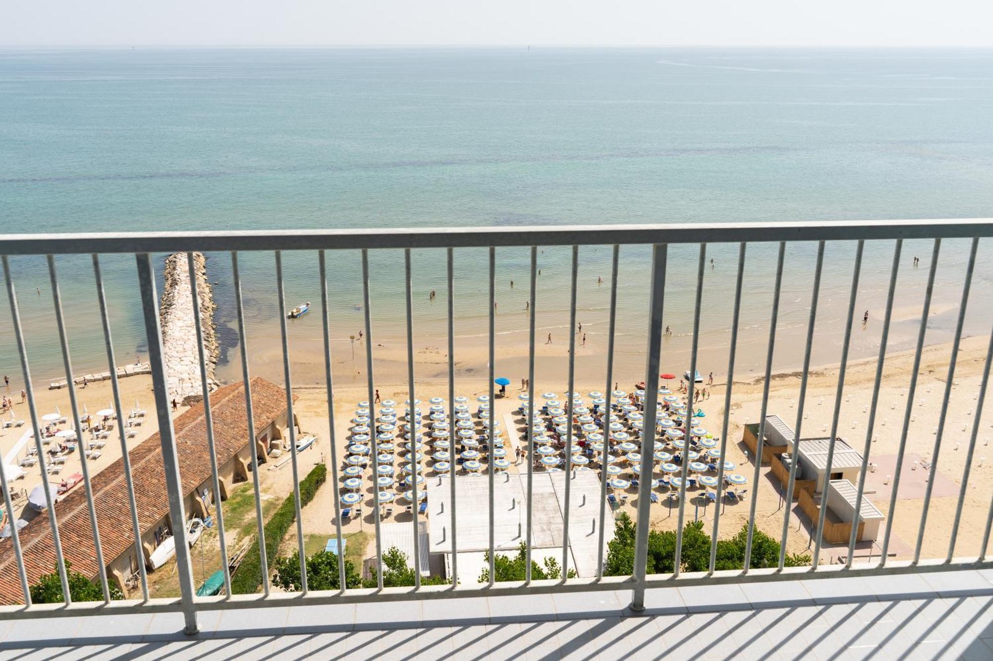 Hermitage Hotel Silvi Marina Exterior photo
