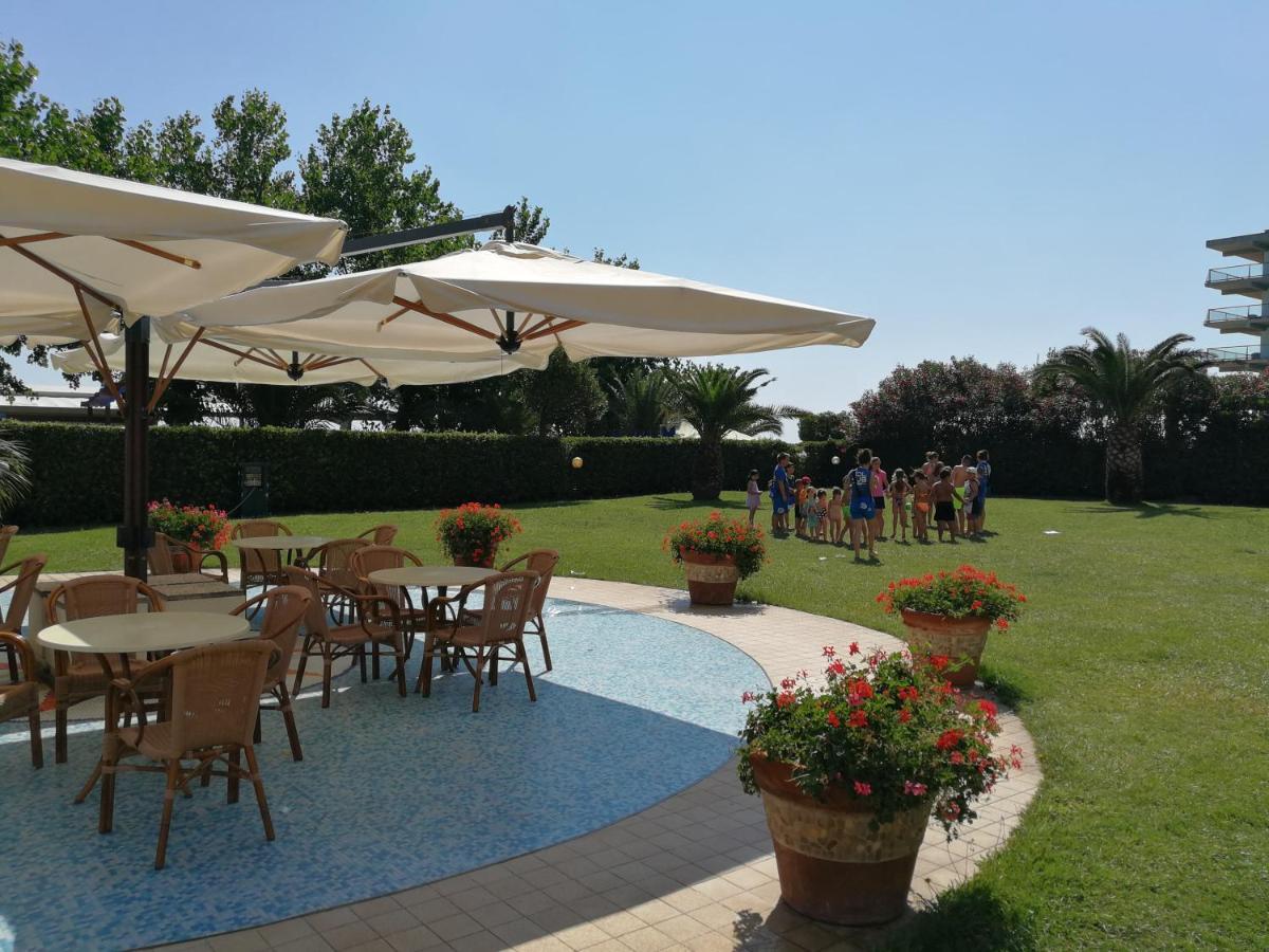 Hermitage Hotel Silvi Marina Exterior photo